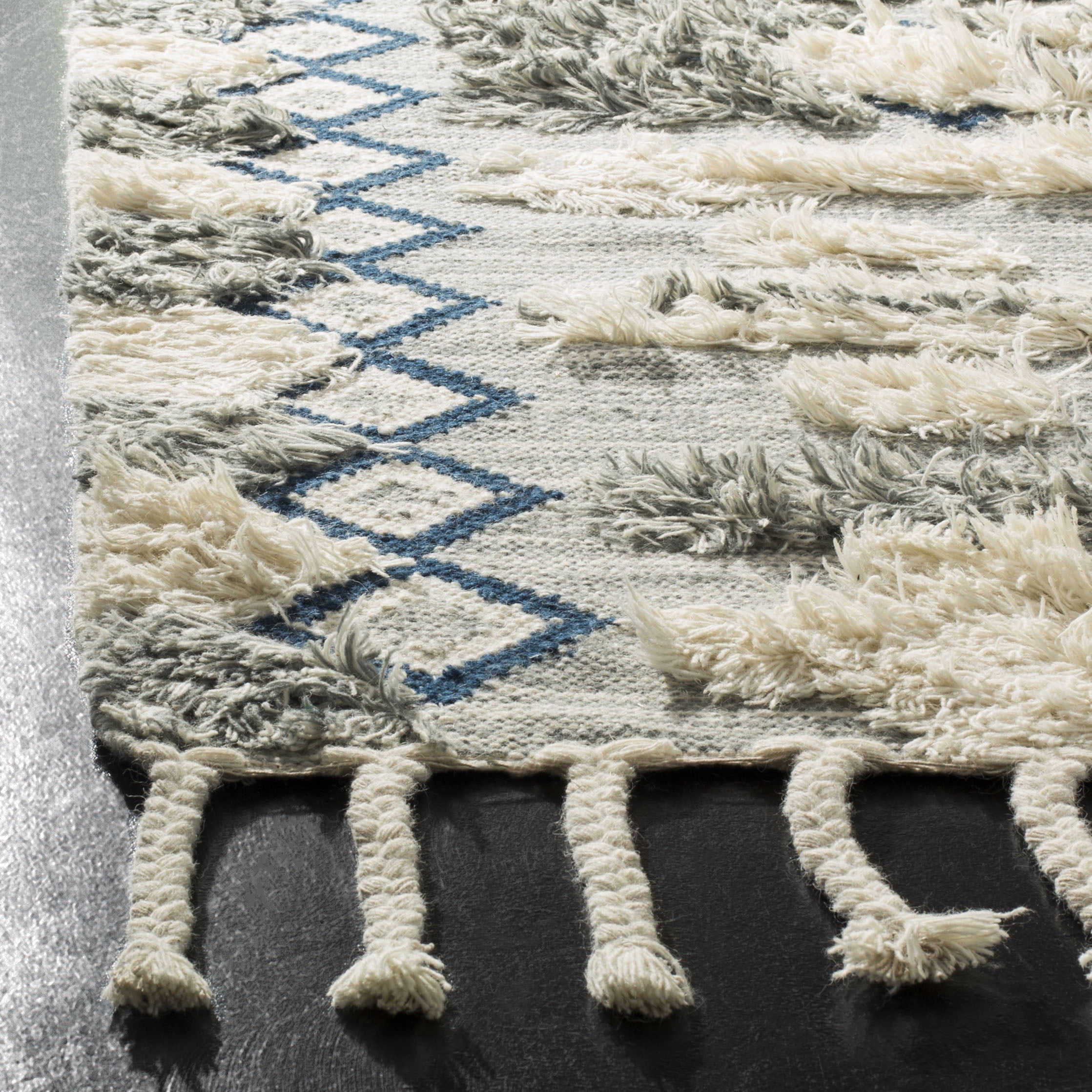 SAFAVIEH Kenya Linnaea Geometric Diamonds Fringe Area Rug, Grey/Ivory, 9' x 12'