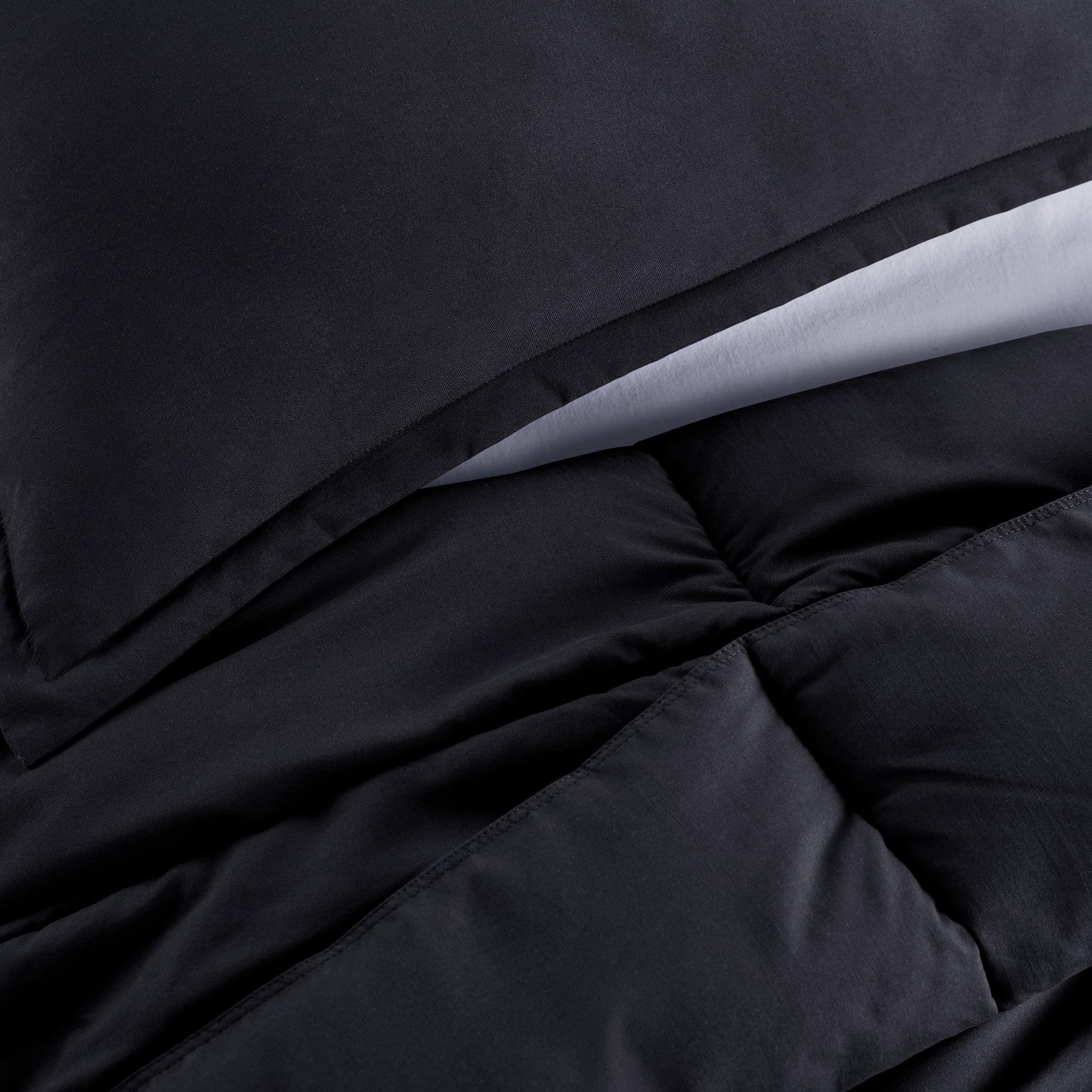 Serta Simply 3-Piece Clean Antimicrobial Black Solid Comforter Set, Full/Queen