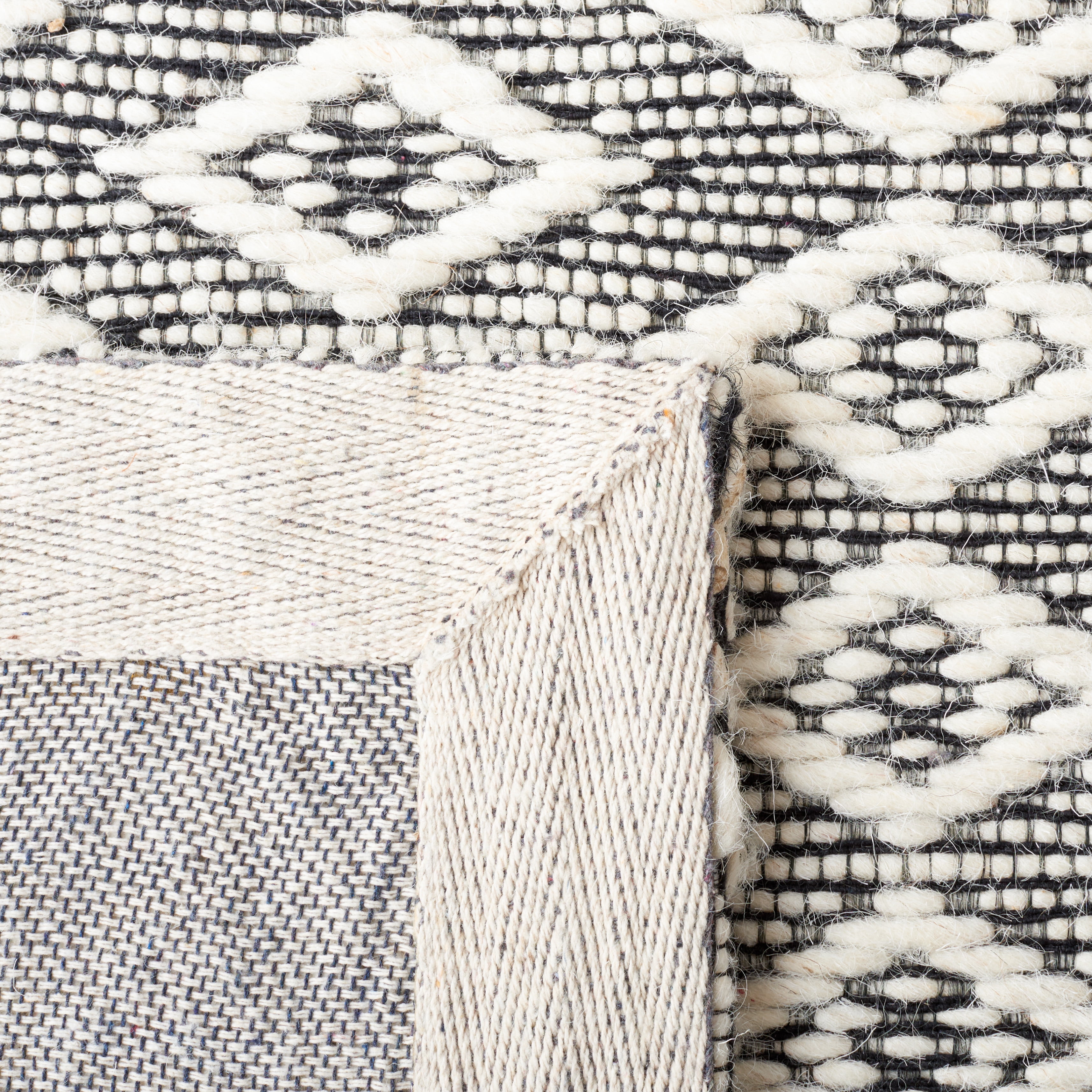 SAFAVIEH Marbella Saleem Diamond Area Rug, Ivory/Black, 8' x 10'