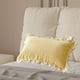 thumbnail image 4 of Funda de almohada de franela para invierno | Funda de almohada con volantes de algodón grueso | Ropa de cama suave y cálida | Tamaño estándar de 48 x 74 cm | Blanco, azul, verde y amarillo, 4 of 6