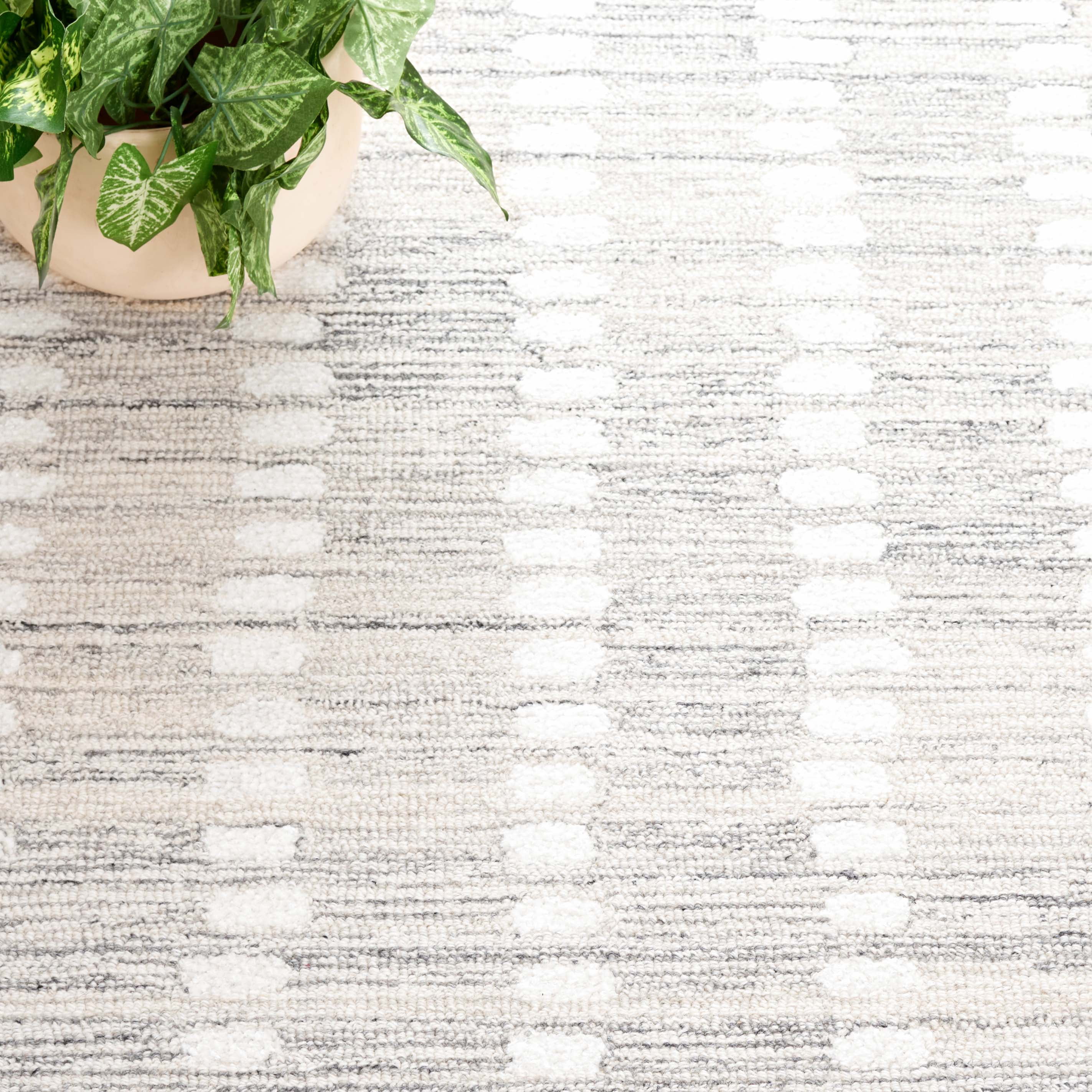 SAFAVIEH Abstract Madrid Striped Geometric Area Rug, Silver/Ivory, 6' x 6' Round