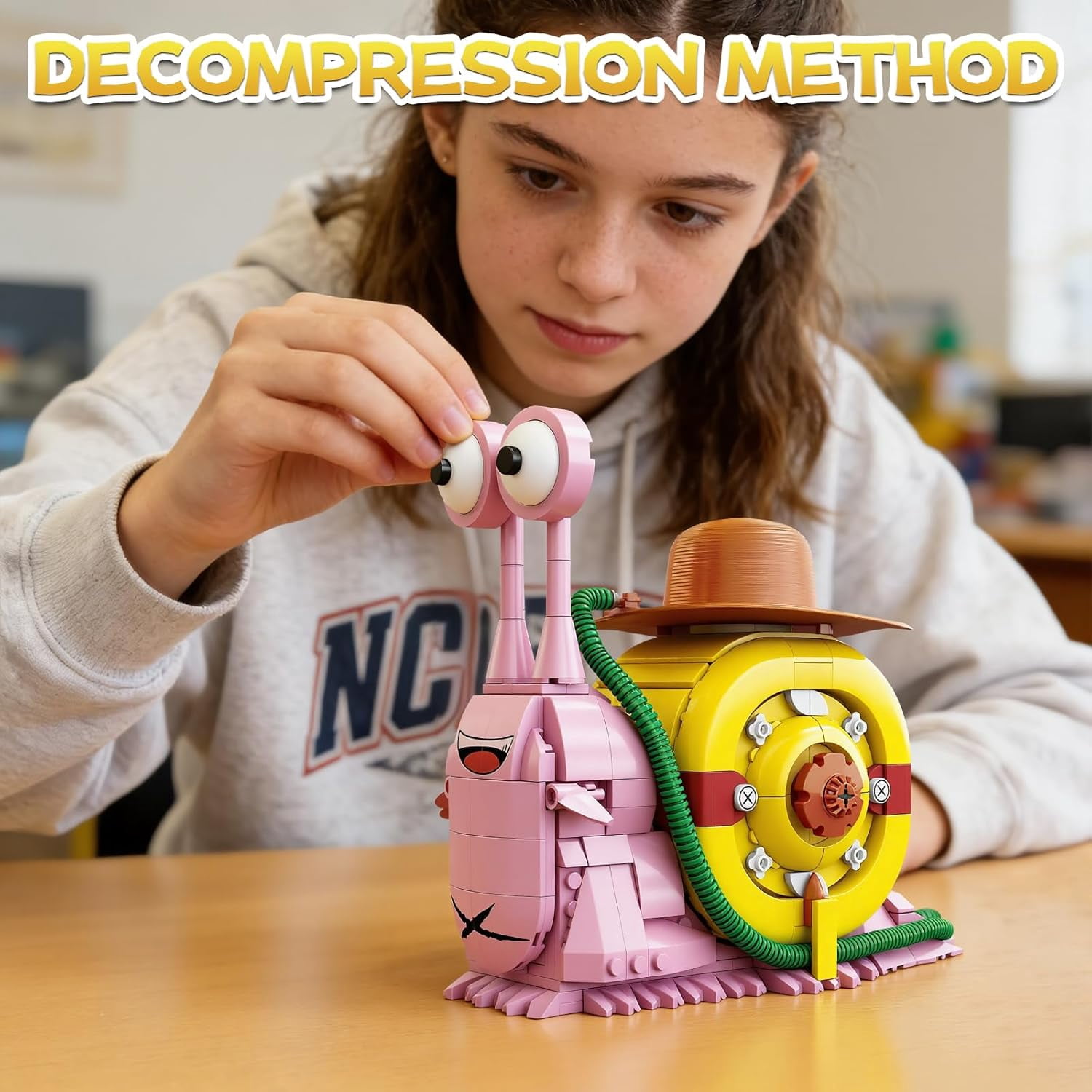 Transponder Snail Building Block Set 573 Pcs Anime Pirate Phone Bug Model Kit ,Straw Hat Hero Communicator Building Set Home Office Desk Aesthetic Decor Display