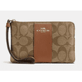 thumbnail image 1 of Muñequera Coach, 1 of 3