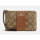 thumbnail image 1 of Muñequera Coach, 1 of 3