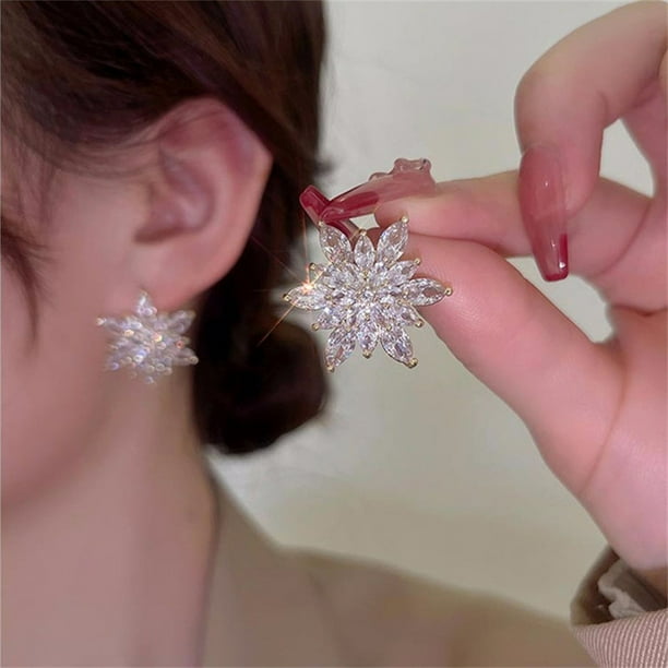 Pendientes franceses personalizados con flores de cristal elegantes y con un toque de distinción.