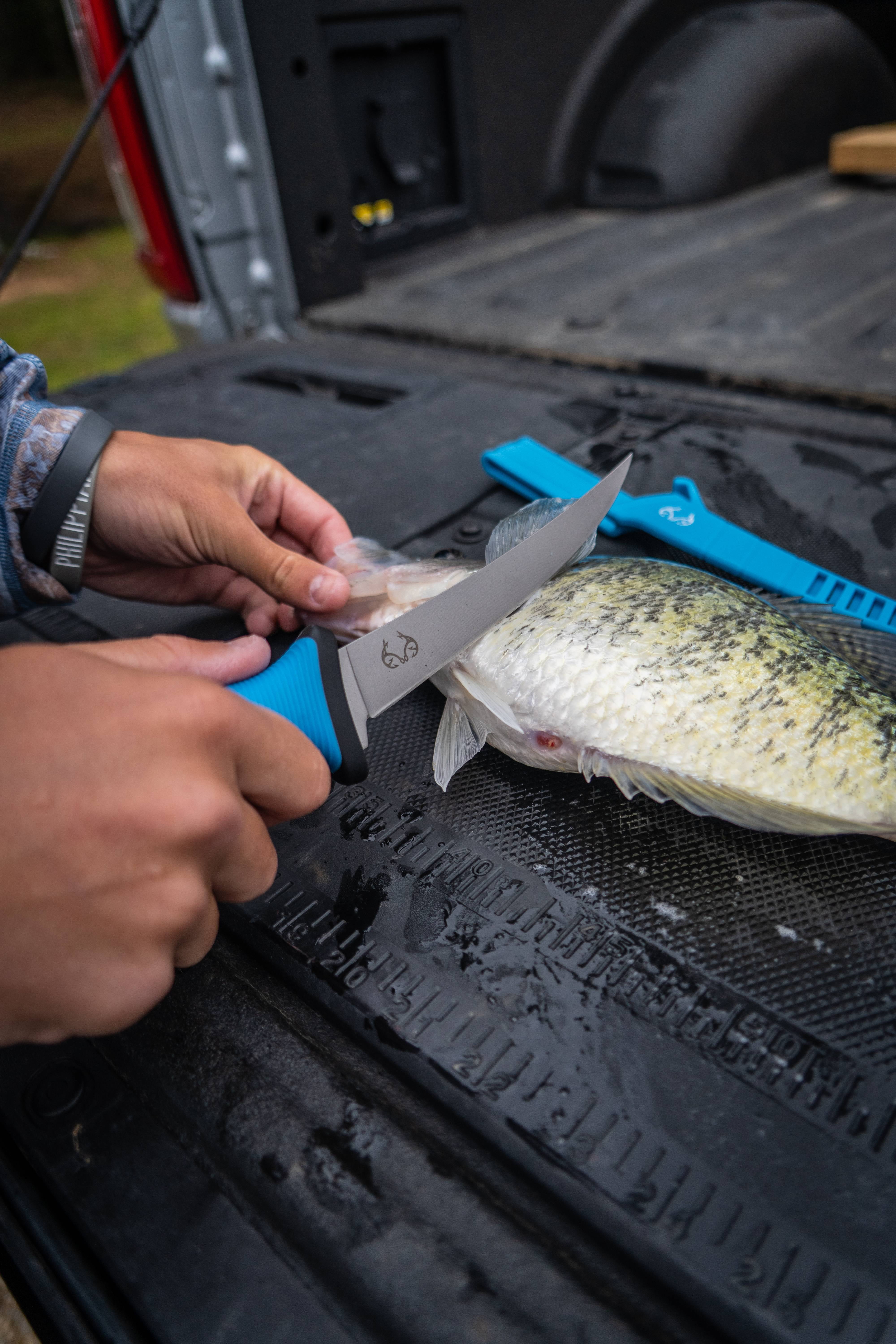 Realtree Fishing Stainless Steel Bait Knife 5-inch Blade Length Black and Blue