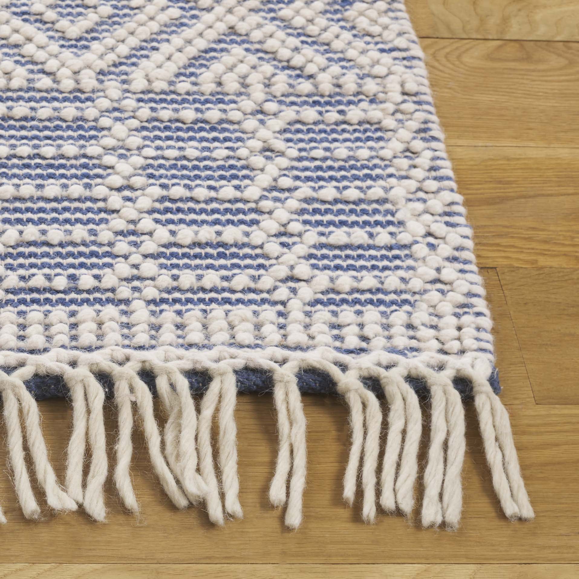 SAFAVIEH Natura Cordelia Southwestern Wool Area Rug, Ivory/Blue, 6' x 6' Square