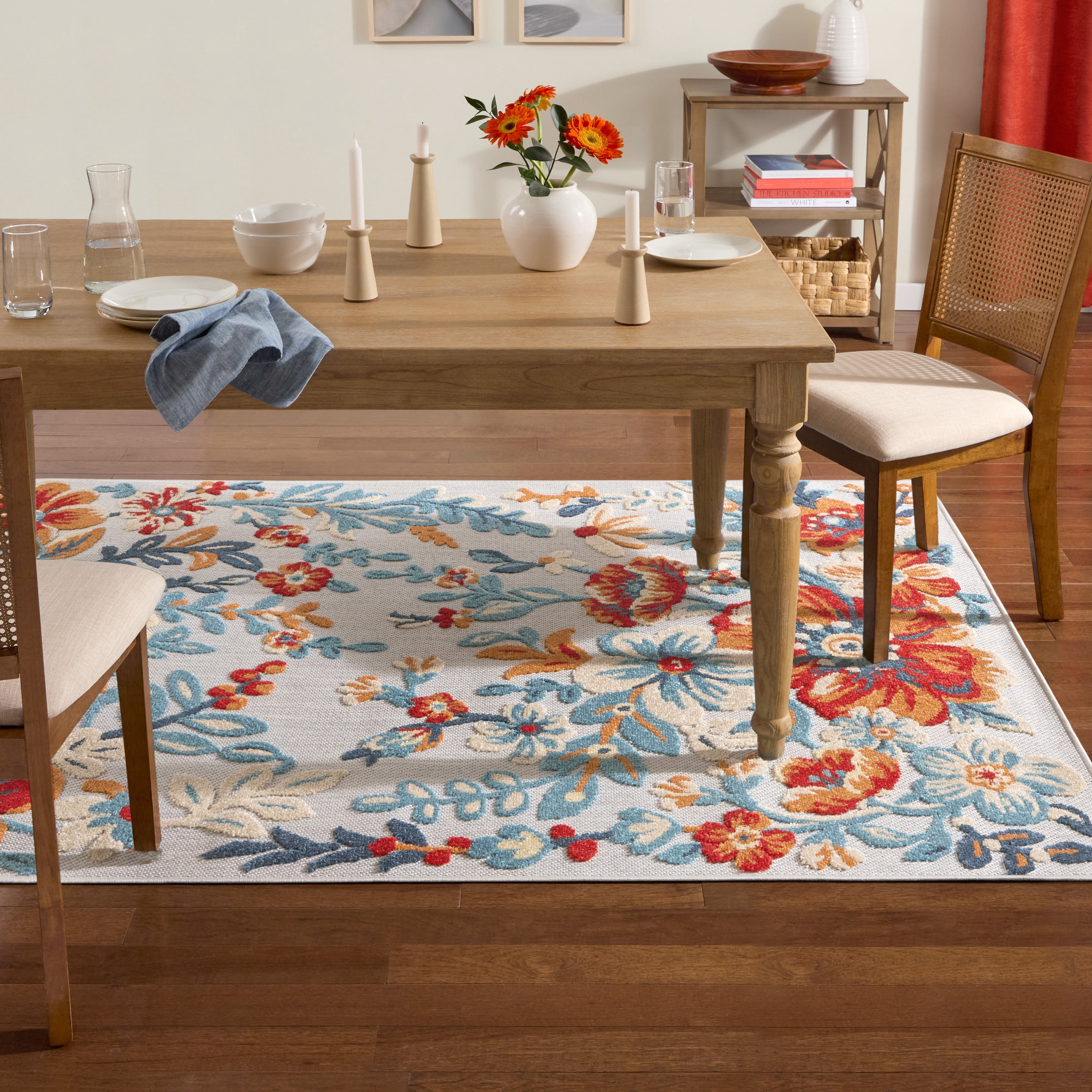 TOWN & COUNTRY EVERYDAY Hibiscus Bloom Modern Floral Indoor Outdoor Area Rug, UV Fade Resistant, High-Low Pile, Ivory/Red/Blue, 3'11"x5'2"