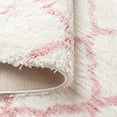 thumbnail image 3 of nuLOOM Tapis de Shag en Treillis Nelda, 7' 10" x 10', Rose Bébé, 3 of 4