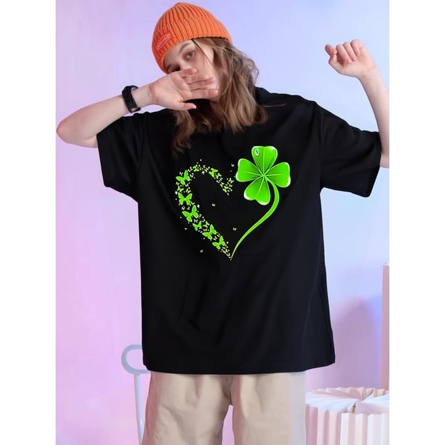 Camiseta De Verano Con Cuello Redondo Para Mujer, Camisetas De Verano Para Ir De Compras En La PlayaWomen's St. Patrick's Day Festive Black T-Shirt with Green Shamrock Heart Design - Casual Crew Nec