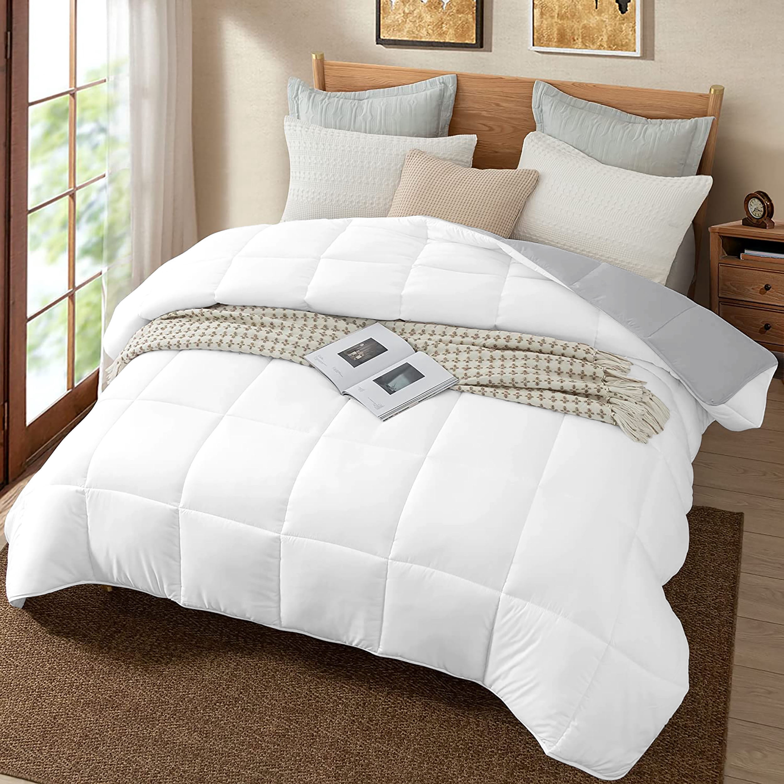 All Season Comforter Oversized King 120X120, Duvet Insert, Quilted Comforter with Corner Tabs, Lightweight Quilt, Down Alternative Hotel Comforter Oversized King 120X120 White/Silver Gray