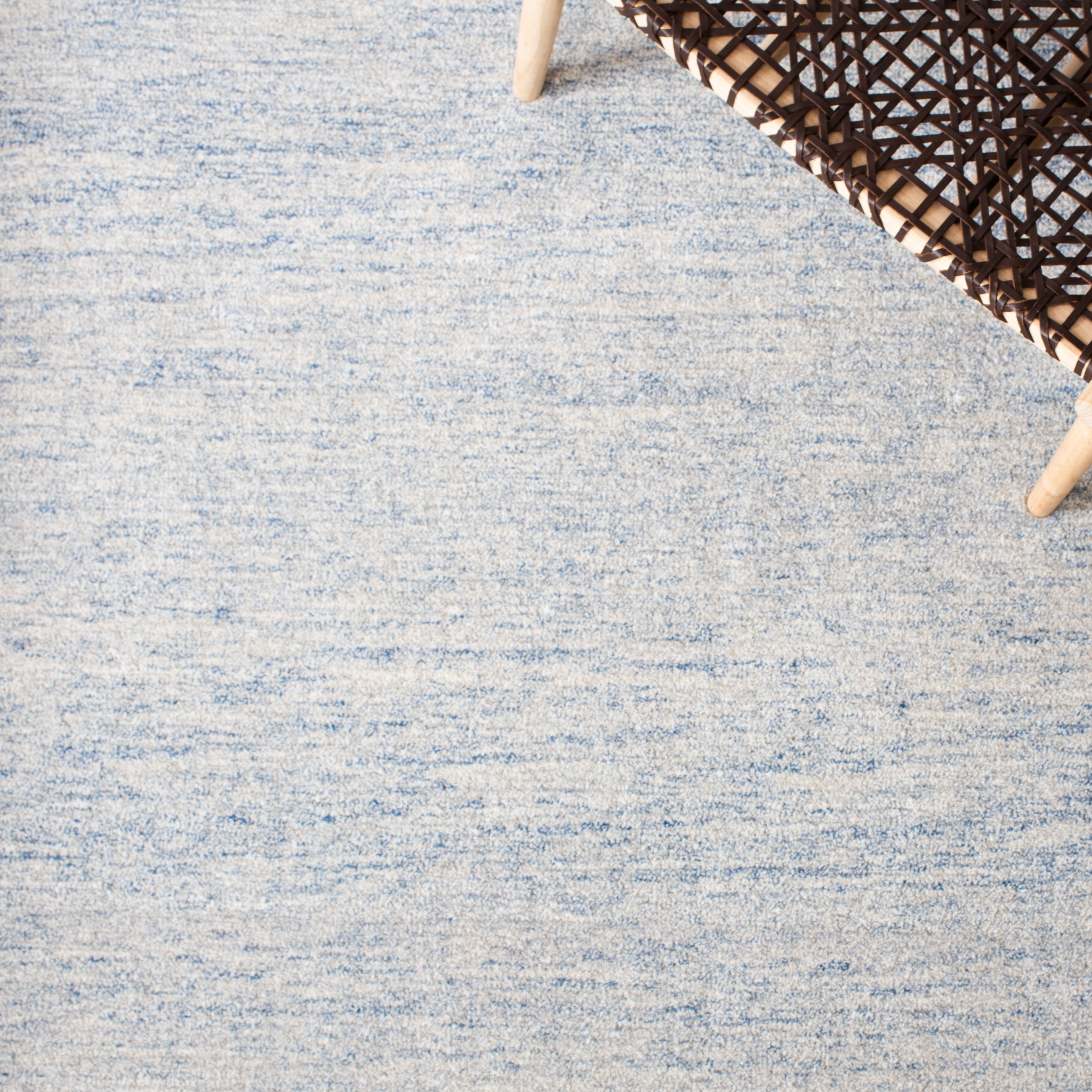 Safavieh Metro Jocin Distressed Area Rug, Blue/Ivory, 5' x 8'