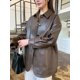 thumbnail image 2 of Abrigo de piel de oveja de longitud media para mujer, tendencia 2024, chaqueta de cuero genuino de un solo pecho de metal simple y sólido de alta gama, 2 of 5