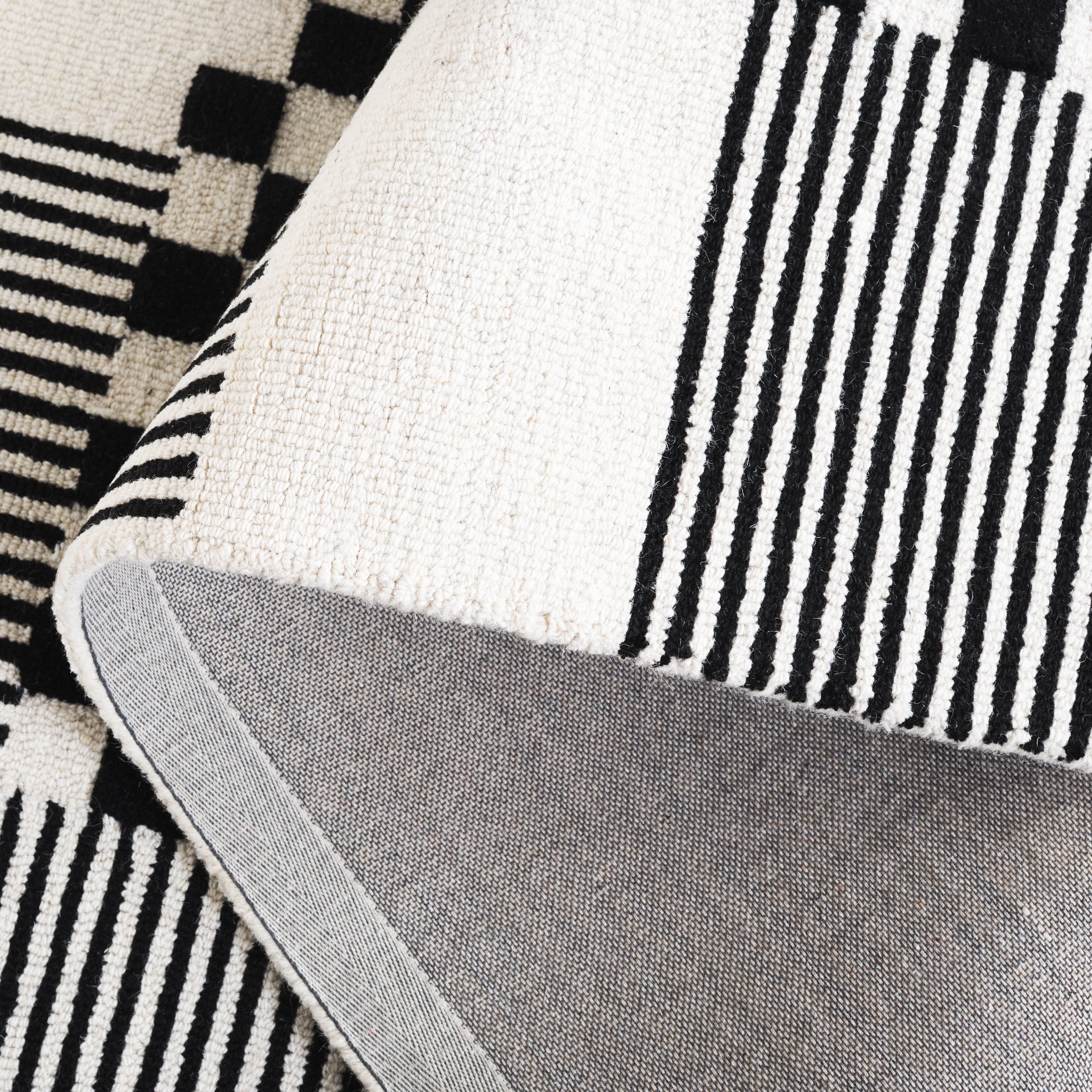 Safavieh Genre Nanette Geometric Area Rug, Black/Ivory, 3' x 5'