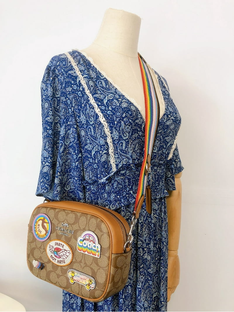 国内即発送 COACH ジェイミー パッチ カメラバッグ CJ605 Coach CJ605 Jamie Camera Bag In Signature Canvas With