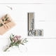 thumbnail image 4 of Decoración mural tallada con flores de madera | Colgante de cartas de madera hecho a mano | Textura natural | Acento duradero para bodas en la cocina en casa | Adorno rústico colgante, 4 of 4