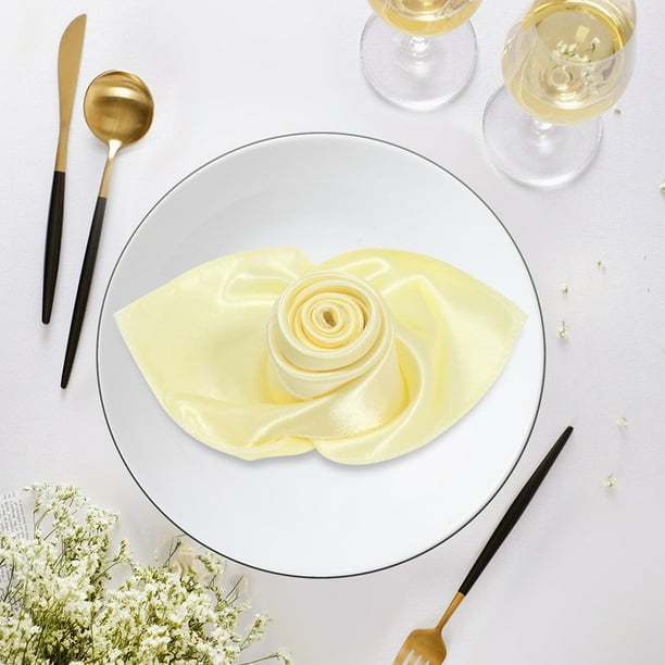 Xiao Hua 4 servilletas cuadradas de satén para cena, 43 x 43 cm, suaves y sedosas, para restaurantes, bodas, banquetes y fiestas, color amarillo claro.