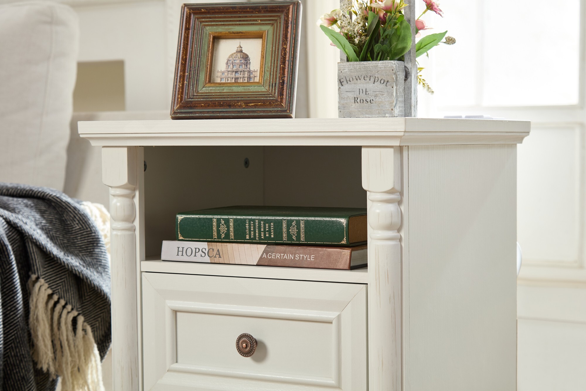 AENKYO Farmhouse 2-Drawer Nightstand with Charging Station, Rustic Wooden End Table for Bedroom & Living Room, White