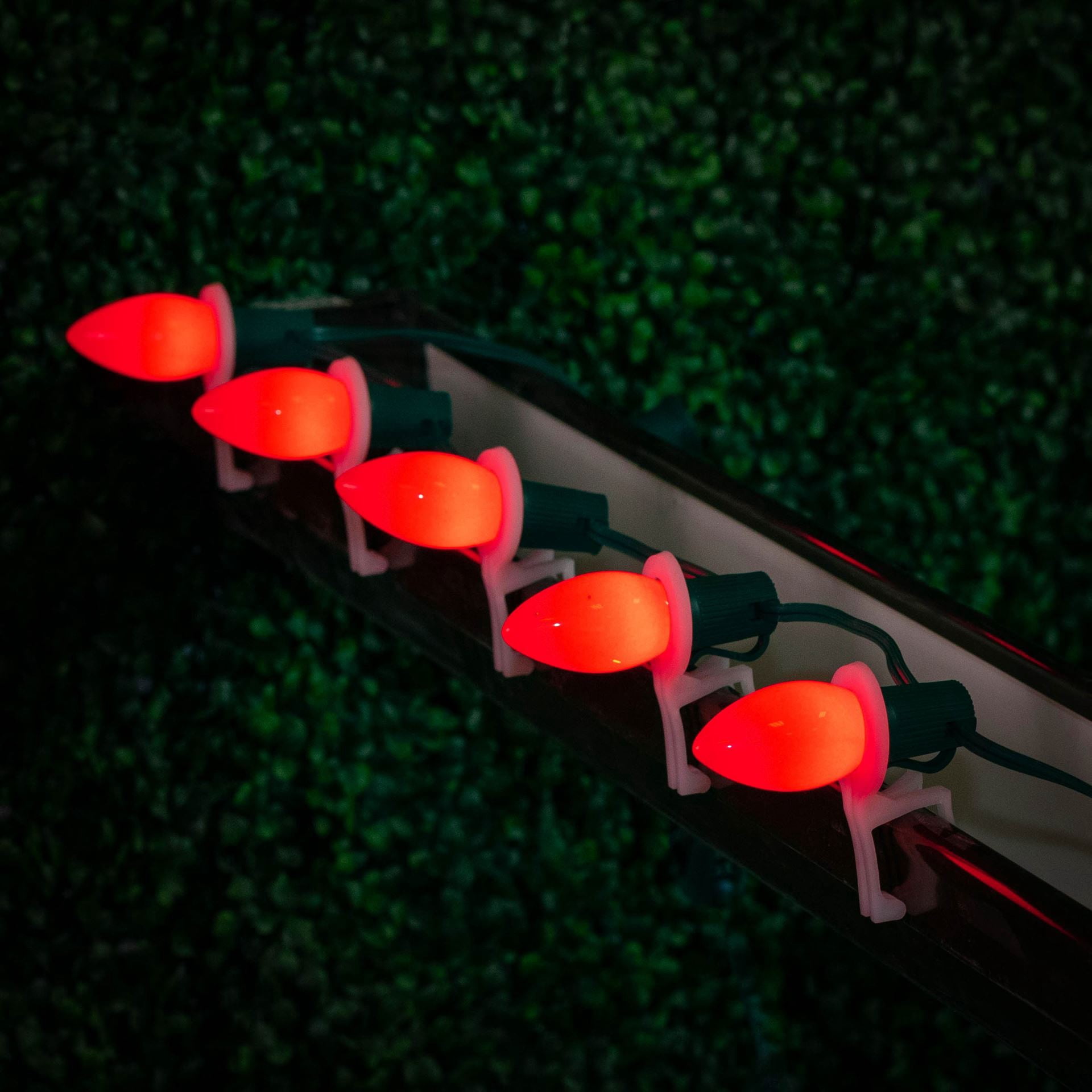 Novelty Lights Ceramic Red C9 Incandescent Traditional Vintage Christmas Replacement Bulbs 25 Pack