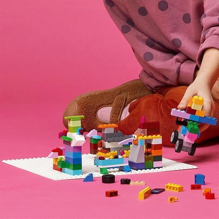 レゴ(LEGO) クラシック 基礎板(ホワイト) おもちゃ 玩具 誕生日 プレゼント ブロック 知育 男の子 女の子 子供 4歳 5歳 6歳 ご