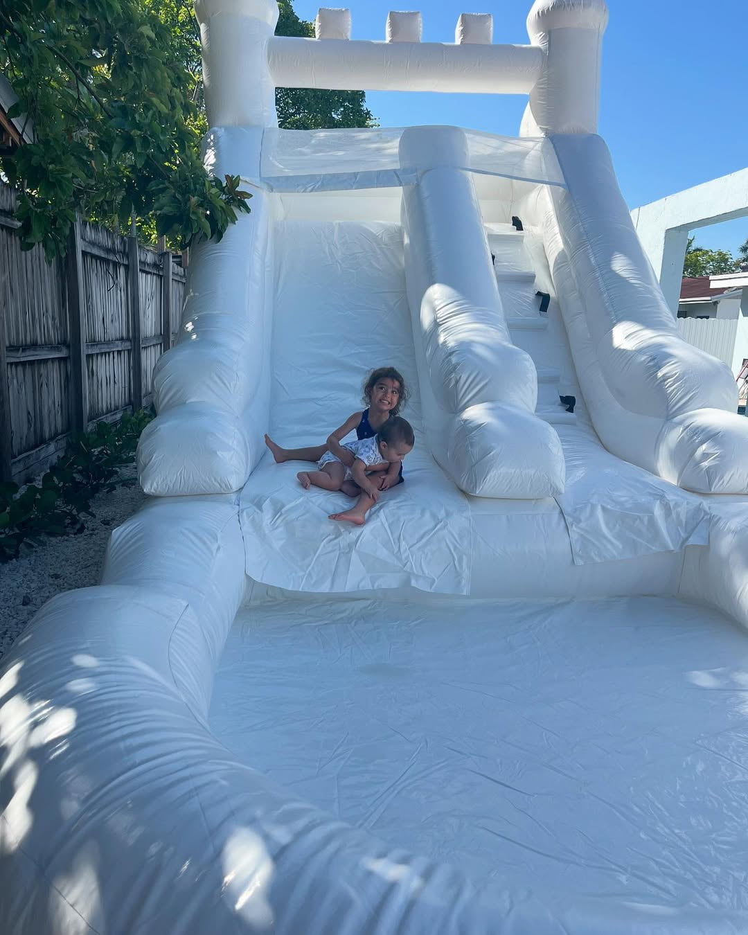 Connsann 13' x 21' Commercial-Grade White PVC Inflatable Water Slide with Splash Pool & 750W Air Blower for Backyard Parties/Rental