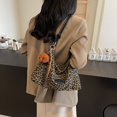 thumbnail image 3 of Bolso Hombro Mujer Leopardo Cierre Chic Hobo Bag, 3 of 9