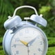 thumbnail image 4 of Reloj despertador analógico azul lindo for dormitorio decoración del hogar reloj despertador multifuncional con pilas, 4 of 6
