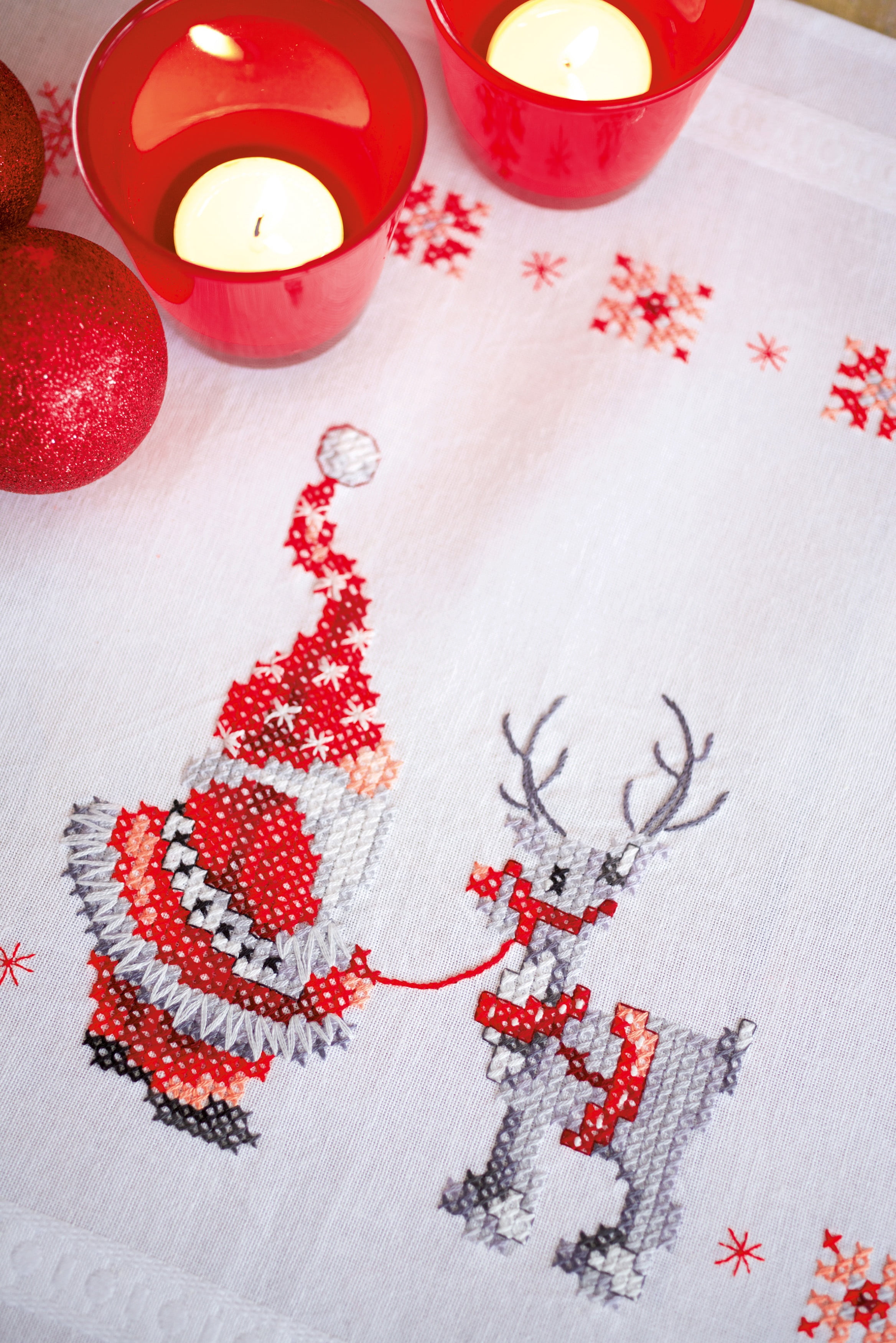 Vervaco Stamped Table Runner Cross Stitch Kit 16"X40"-Christmas Elves