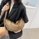 thumbnail image 3 of El bolso de hombro de cuero hecho a mano es adecuado para las citas de mujeres y los desplazamientos diarios., 3 of 5