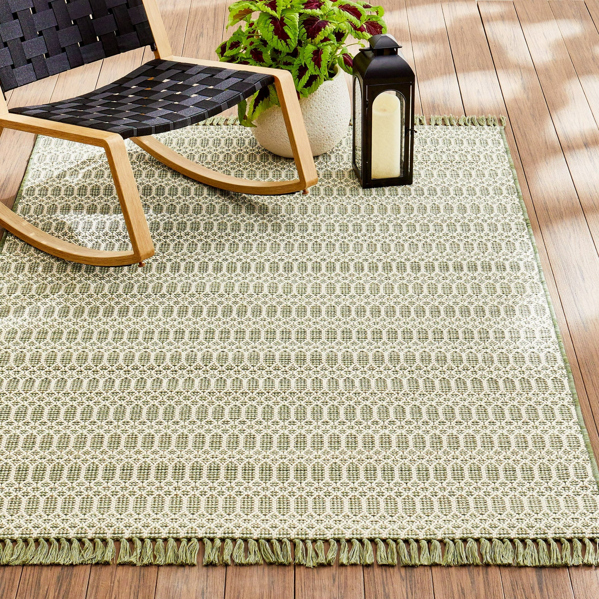 Better Homes & Gardens 7' x 10' Green Tassel Outdoor Rug