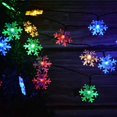 thumbnail image 2 of LED solares de copo de nieve de Navidad, cadena de luces solares de copo de nieve impermeables para árbol , fiesta de boda, decoración de patio(Color)(5,50 metros y 50 luces), 2 of 3