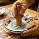 thumbnail image 4 of Rallador de cerámica colorido para ajo, jengibre y especias con patrón decorativo, herramienta de cocina multiusos para jengibre, ajo, wasabi, cúrcuma, queso, ralladura y verduras, 4 of 8