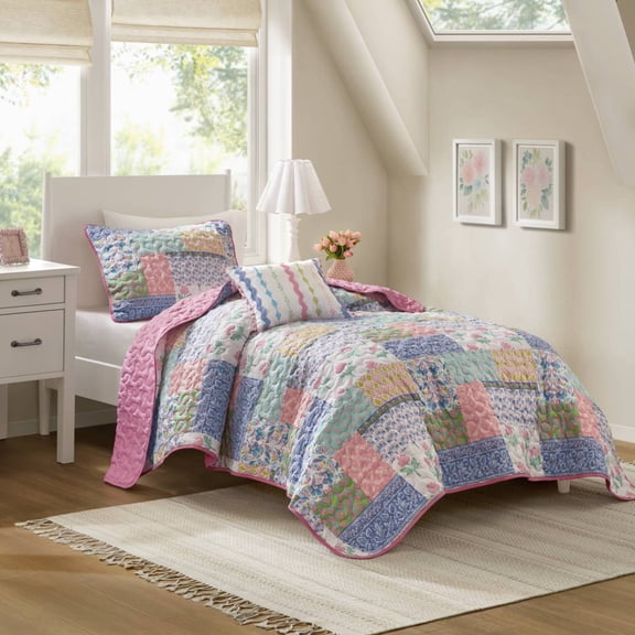Pink 3-Piece Twin/Twin XL Quilt Set – Reversible Bedding Set for Twin & Twin XL Beds Includes Quilt and Two Shams