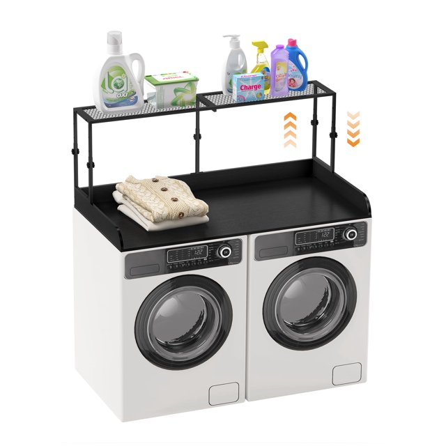 lavadora y secadora quikraen, encimera, 2 niveles con estante de almacenamiento Encimera de MDF 53.9 pulg x 27.6 pulg x 21.3 pulg con estante metálico ajustable de 2 niveles, superficie lisa y bordes redondeados; 8 almohadillas antideslizantes, se muestra con detergentes y ropa doblada, también ideal para clasificar prendas.