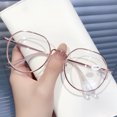 thumbnail image 2 of Las gafas poligonales con protección ocular contra la luz azul se pueden combinar con gafas versátiles de estilo miopía., 2 of 5