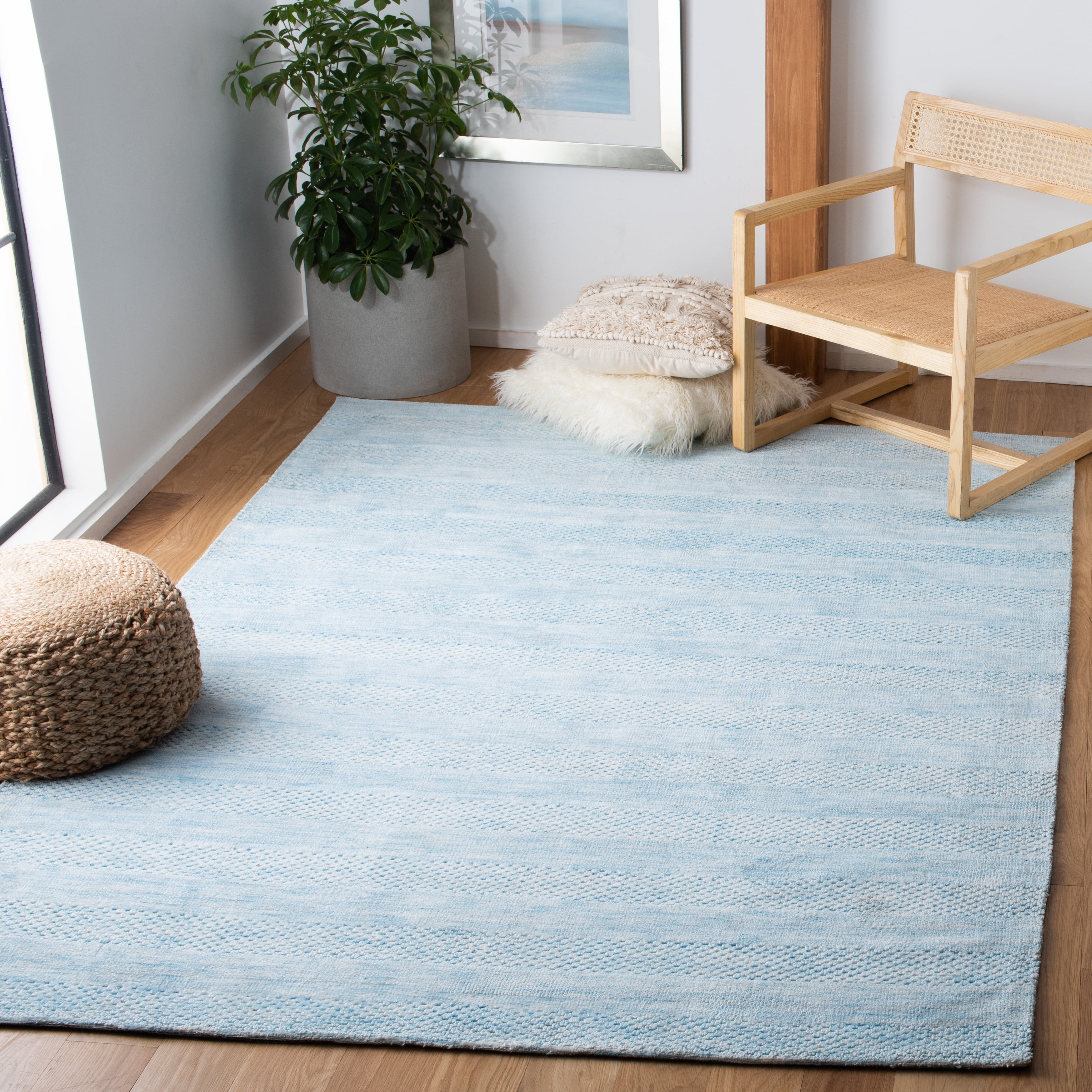 SAFAVIEH Classic Vintage Brad Distressed Area Rug, Light Blue, 6' x 6' Square