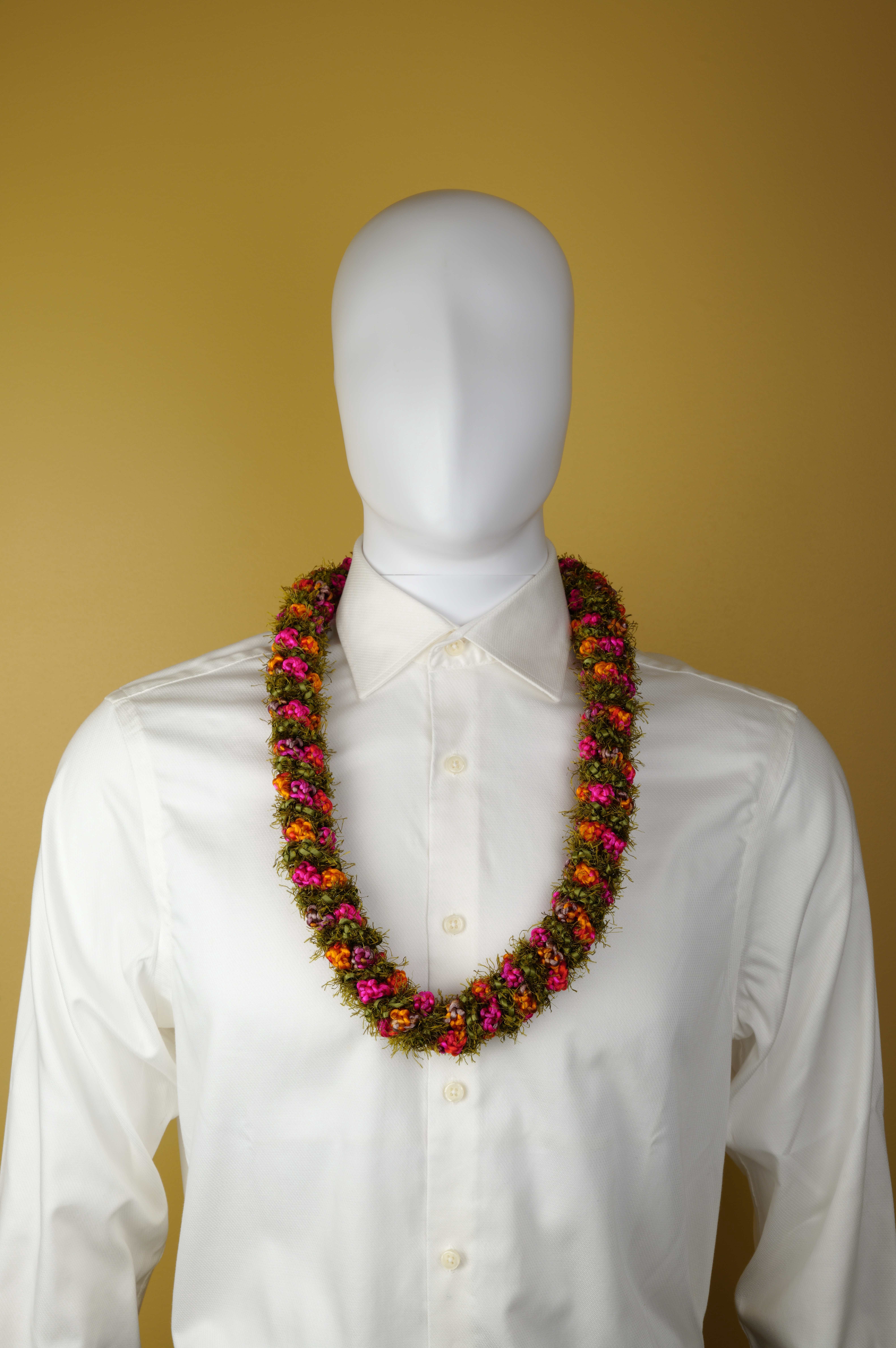 Funcraft Red & Brown Crochet Lei, 1 Each