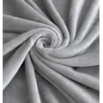 thumbnail image 4 of Tasthrow Manta Grande De Franela De Forro Polar De 50 A 70 Pulgadas – Acogedora Manta Gruesa Y Ligera – Adecuado Para Todas Las Estaciones Para Mujeres, Hombres Y Niños (Gris Claro), 4 of 7