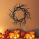 thumbnail image 3 of Corona de Halloween, artificial, puerta principal, interior/exterior, fiesta, rama muerta, negro brillante, sin luces, 3 of 6
