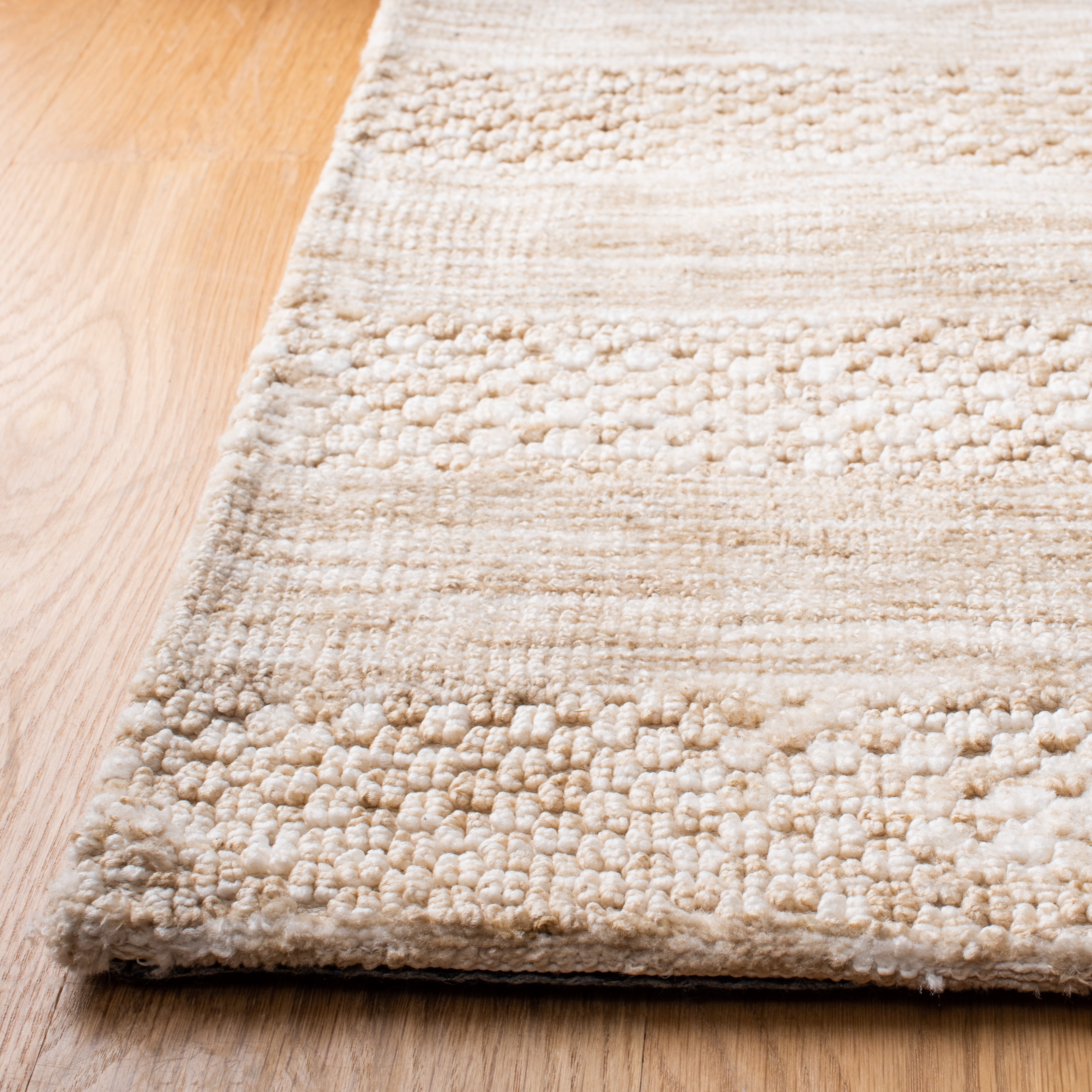 SAFAVIEH Classic Vintage Brad Distressed Area Rug, Beige, 6' x 6' Square