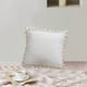 thumbnail image 4 of Funda de cojín decorativa beige con borlas | Funda de cojín cuadrada de poliéster de 45 x 45 cm para sofá, silla, cama o coche | Sin relleno | Cierre de cremallera fácil para decoración del hogar, 4 of 6