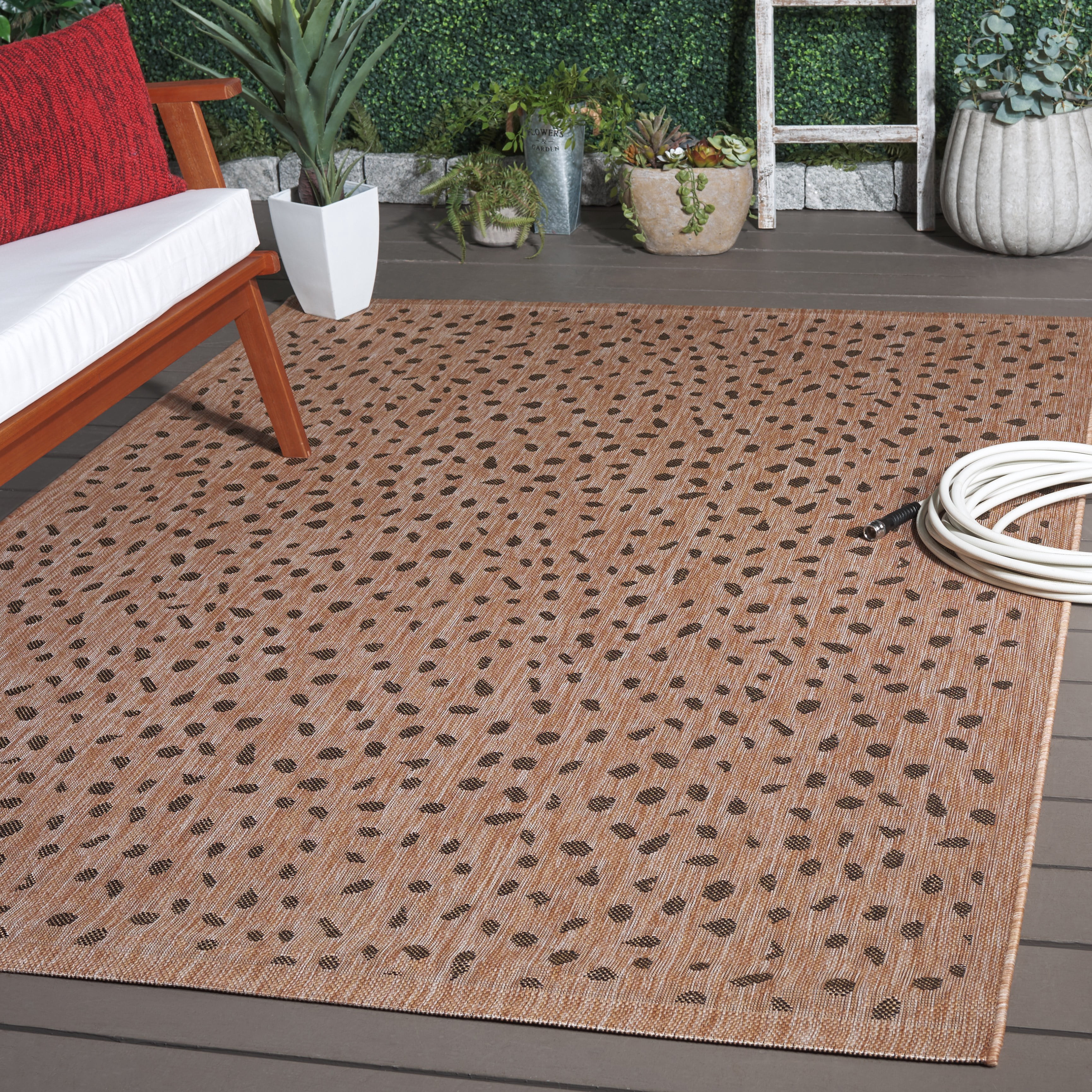 Safavieh Courtyard Camille Spotted Indoor/Outdoor Area Rug, Natural/Gold, 6'7" x 6'7" Square