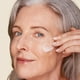 thumbnail image 3 of Crema de noche Clarins Nutri-Lumière Hidratante antienvejecimiento, 3 of 6