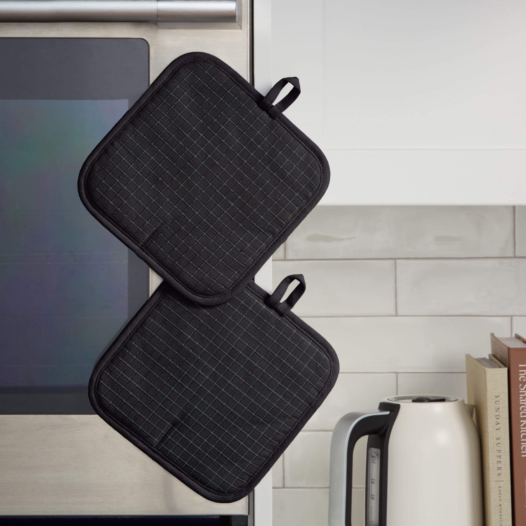 KITCHENAID Gourmet Series Gridlines Pot Holders 2-Pack Set, Heat Resistant up to 600°F, Soft Silicone Grip, Magnetic Cuff, Matte Black, 8"x8"