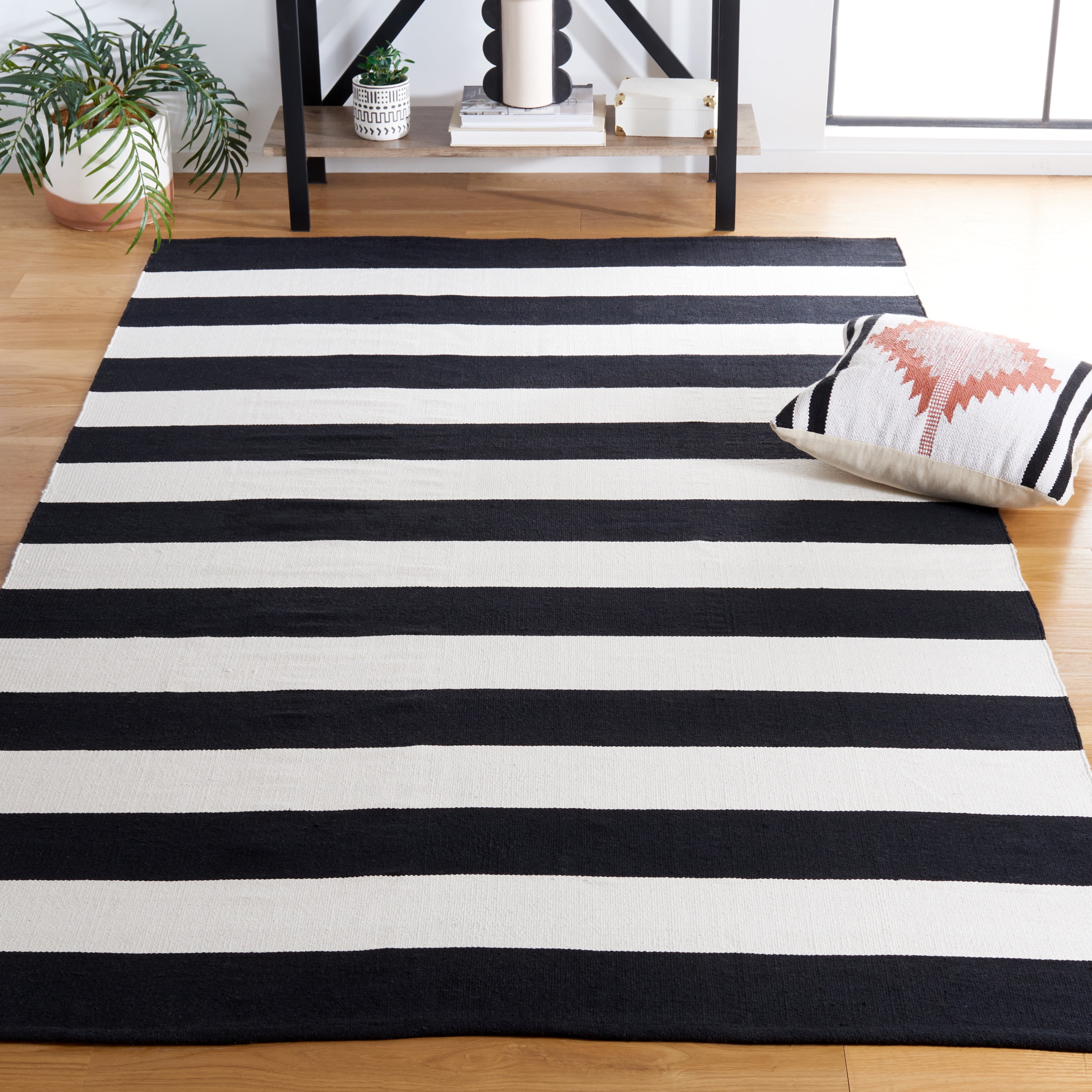 SAFAVIEH Montauk Saranna Geometric Cotton Area Rug, Black/Ivory, 10' x 10' Square