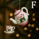 thumbnail image 1 of Adorno navideño vintage con efecto de té vertido - Decoración festiva de acebo y bayas para amantes del té, árbol y repisa, 1 of 3