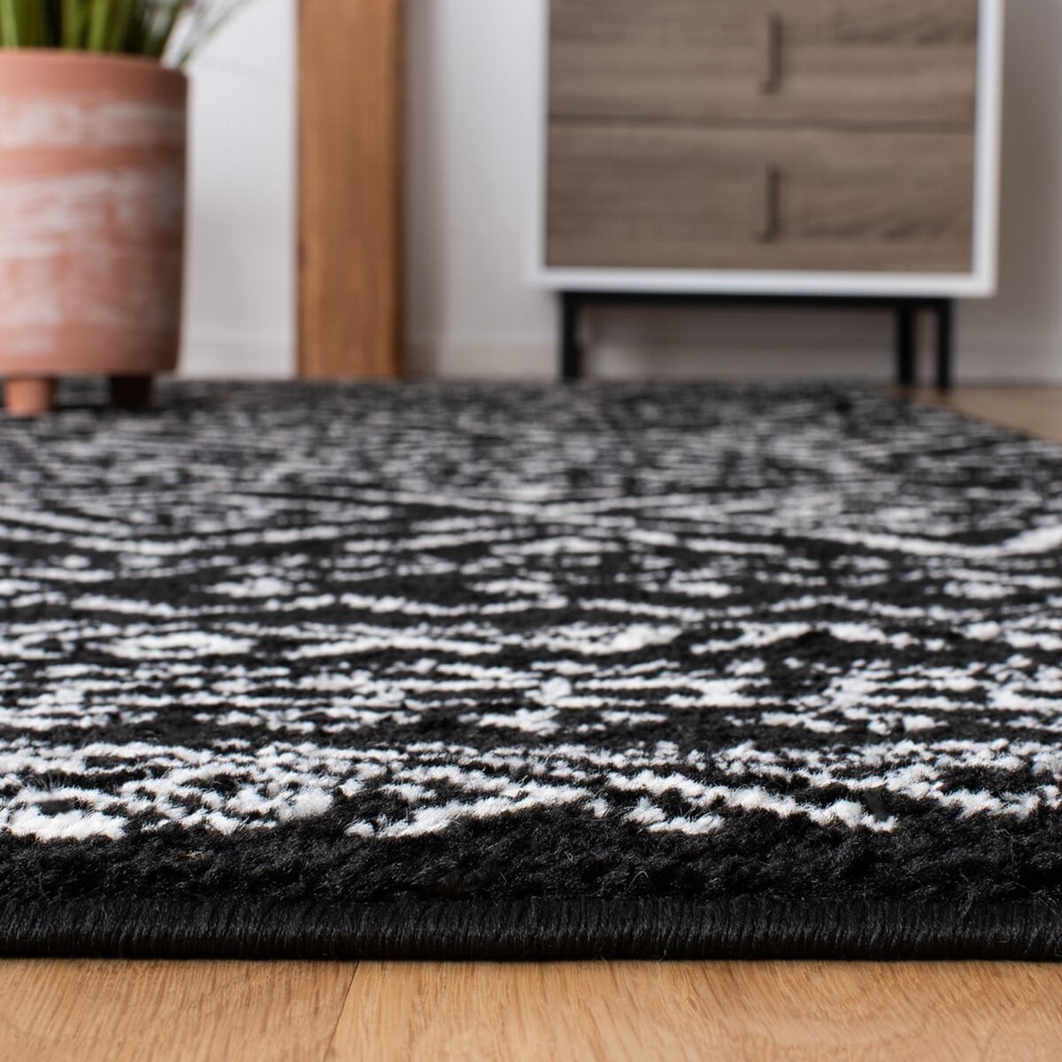SAFAVIEH Tulum Merletta Moroccan Geometric Runner, 2' x 11', Black/Ivory