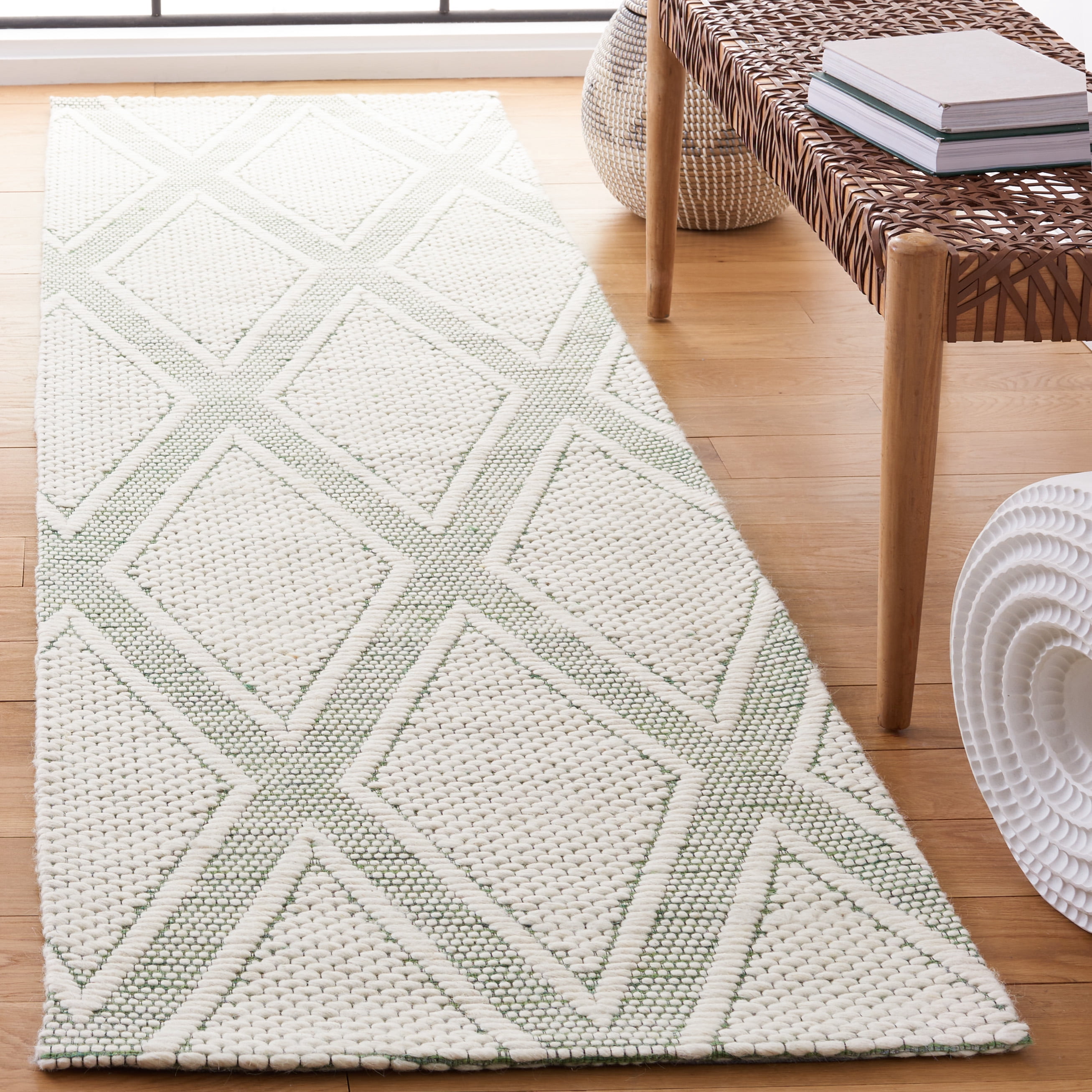 SAFAVIEH Marbella Asa Diamond Runner Rug, Green/Ivory, 2'3" x 9'
