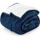 thumbnail image 1 of Colcha Utopia Sherpa King, tamaño king, 230 x 260 cm, azul marino, 1 of 7