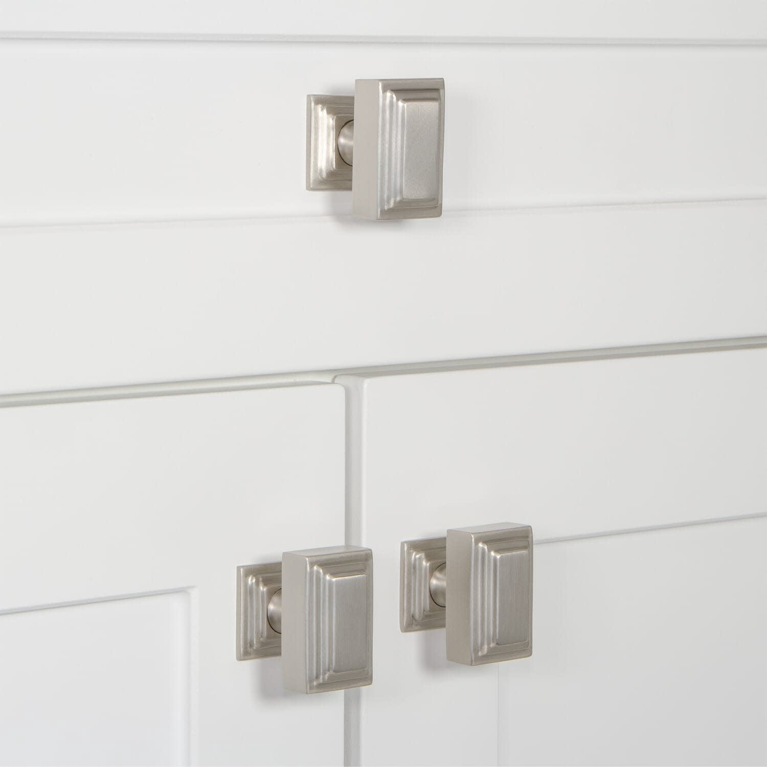 Grandeur 804675 Carre 1-3/4” Crystal Rectangular Emerald Cut Cabinet Knob - Brass